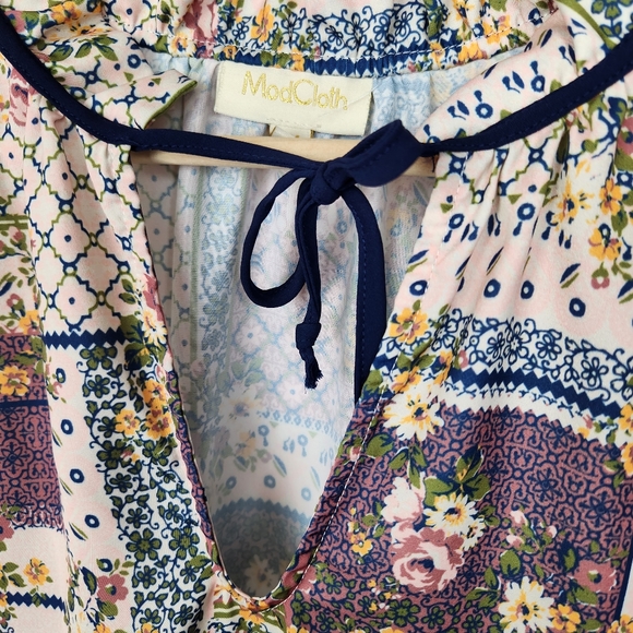 Modcloth Patchwork Tie Neck Sleeveless Blouse - Picture 4 of 8